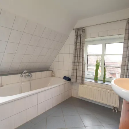 Seestern - Familienfreundliches Fuer 5 Personen Mit Sauna Und Garten. Hunde Willkommen!
